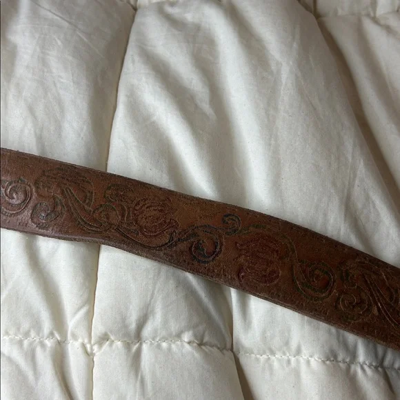Women’s ~ Rose Pattern Belt ~ Light Brown & Worn ~ Leather XL - Picture 4 of 4
